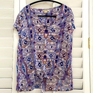 Patterned button down top size L